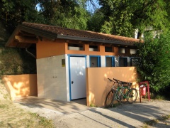 Gardasee  Camping Cisano Umkleide+Toiletten